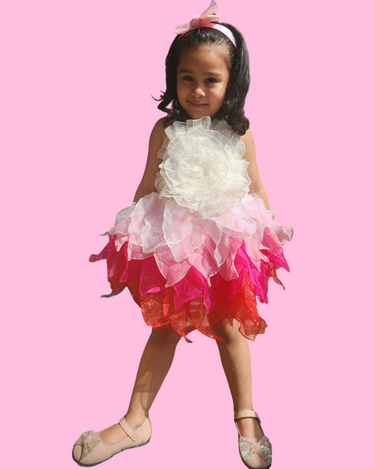 Rosy twirls, floral flair