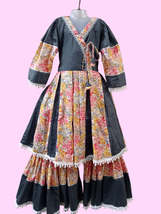 Festive feels, floral dreams 🌸